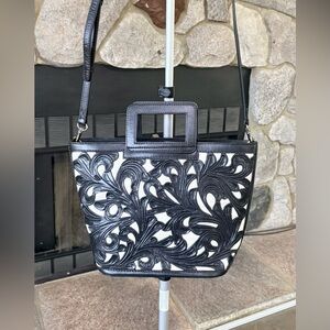 Hand tooled leather and canvas bag
Hand bag and crossbody bag